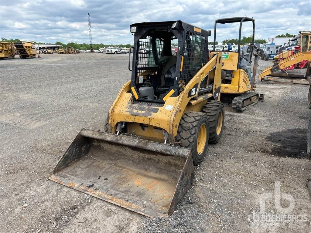 CAT 216B2 スキッドステアローダー