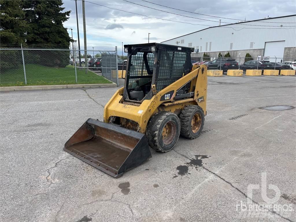 CAT 216B3 スキッドステアローダー