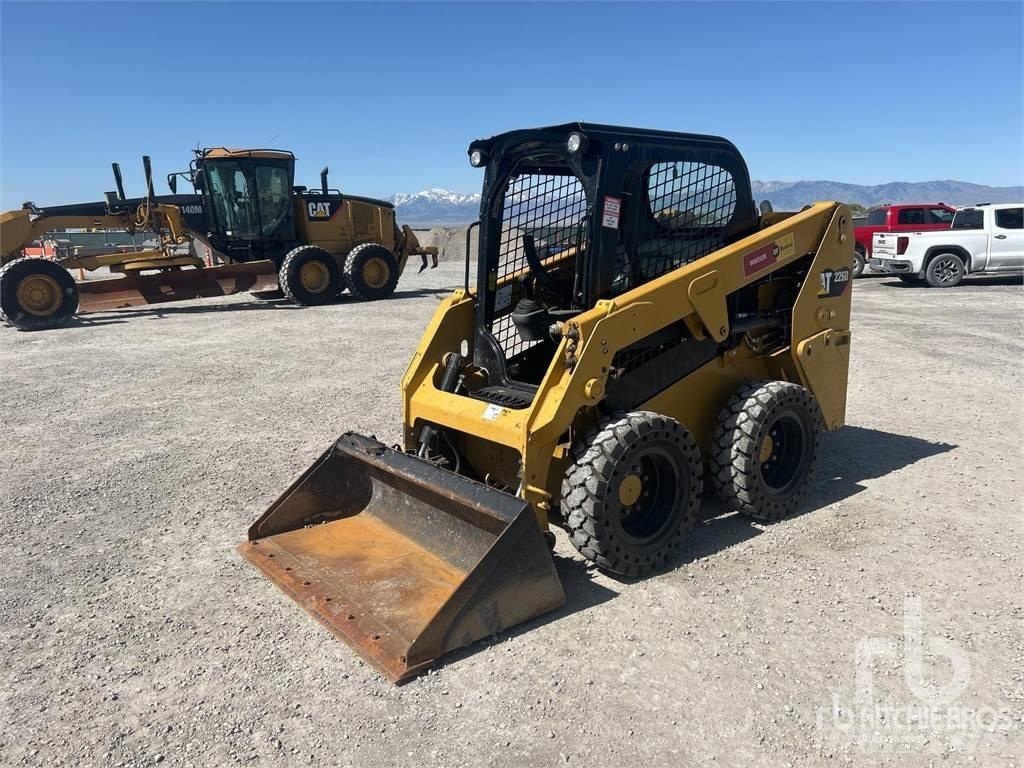CAT 226D C1-H2 スキッドステアローダー