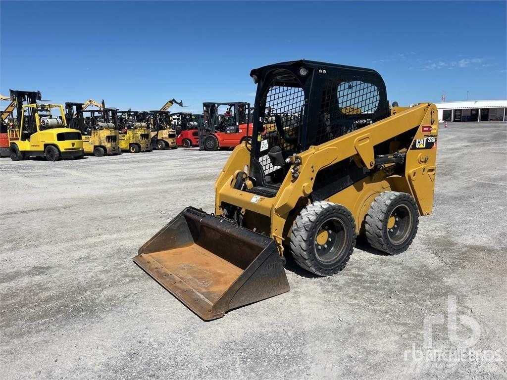 CAT 226D C1-H2 スキッドステアローダー