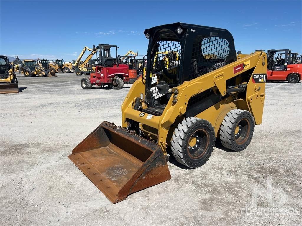 CAT 226D C1-H2 スキッドステアローダー