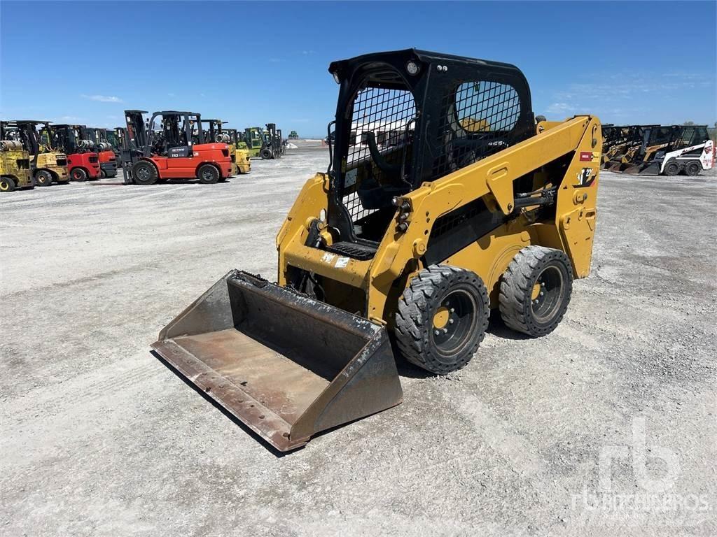 CAT 226D C1-H2 スキッドステアローダー