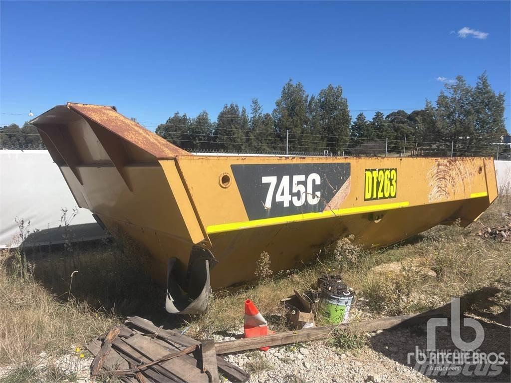 CAT 745C 箱
