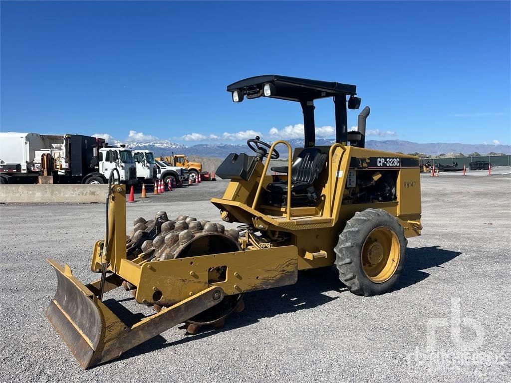 CAT CP-323C 廃棄物コンパクター