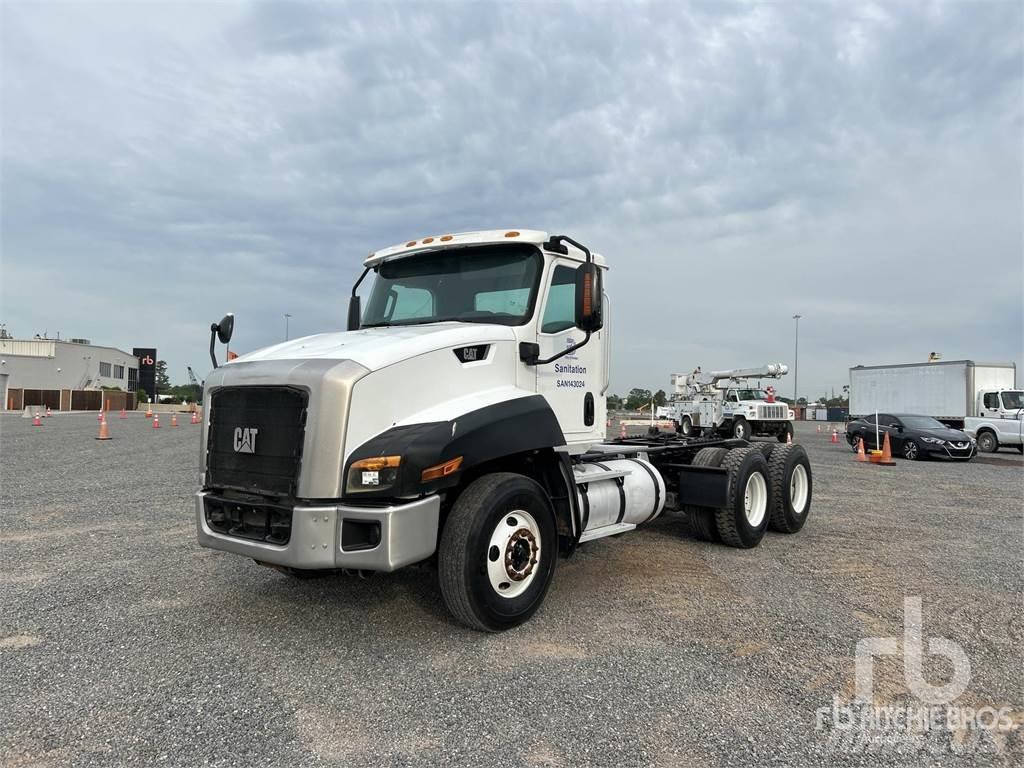 CAT CT660S キャブ付きシャーシ