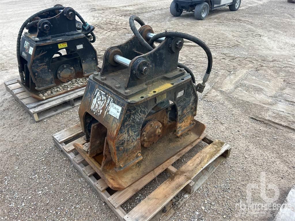CAT CVP40 プレートコンパクター