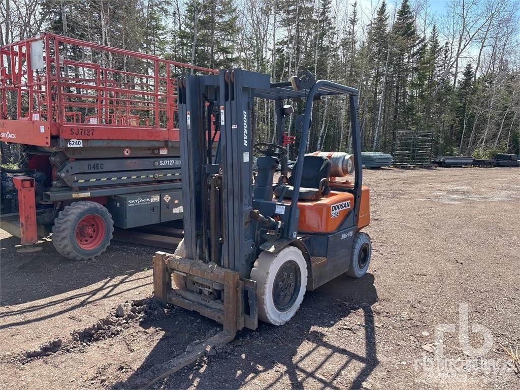 Doosan G25E-3 ディーゼル・軽油