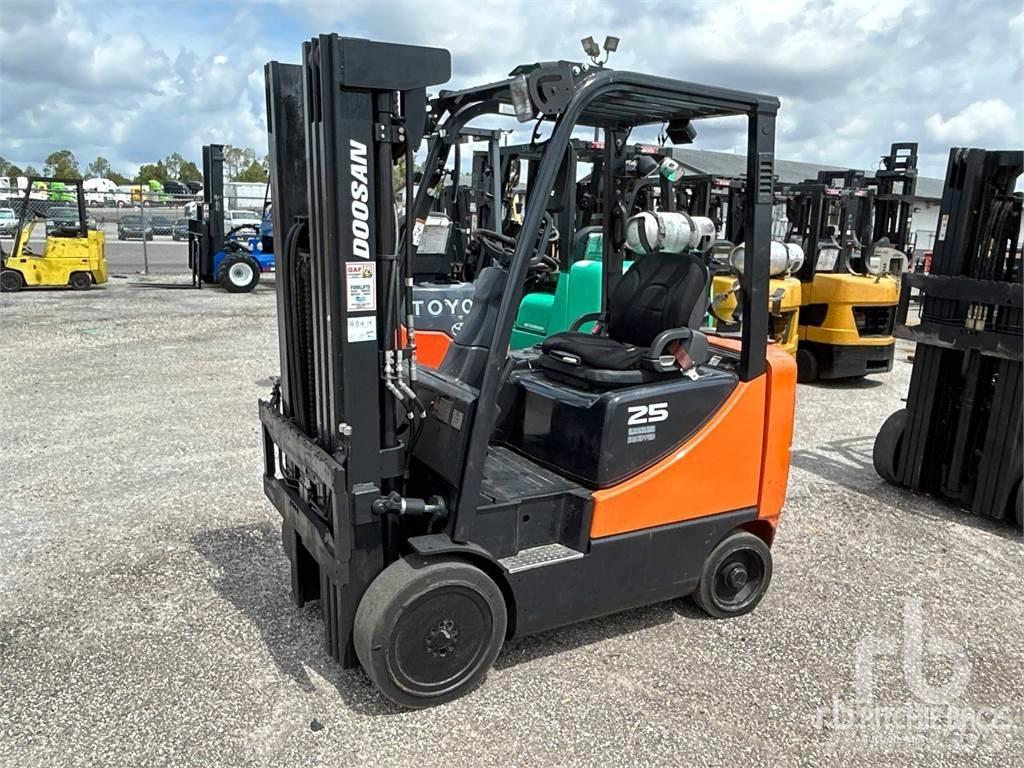 Doosan GC25E-3 ディーゼル・軽油