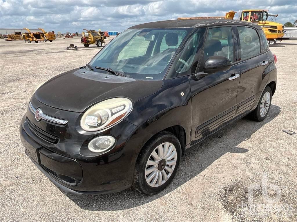 Fiat 500L 自動車