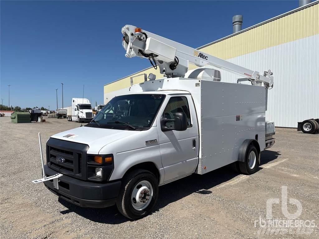 Ford E-350 高所作業台付トレーラー