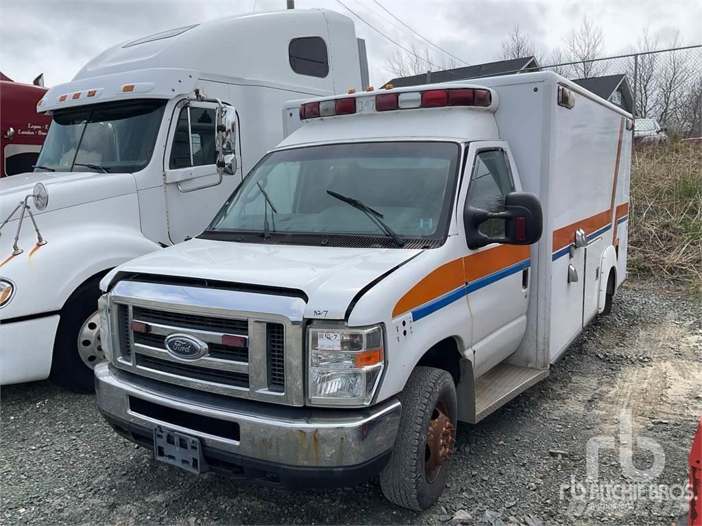 Ford E-350 救急車