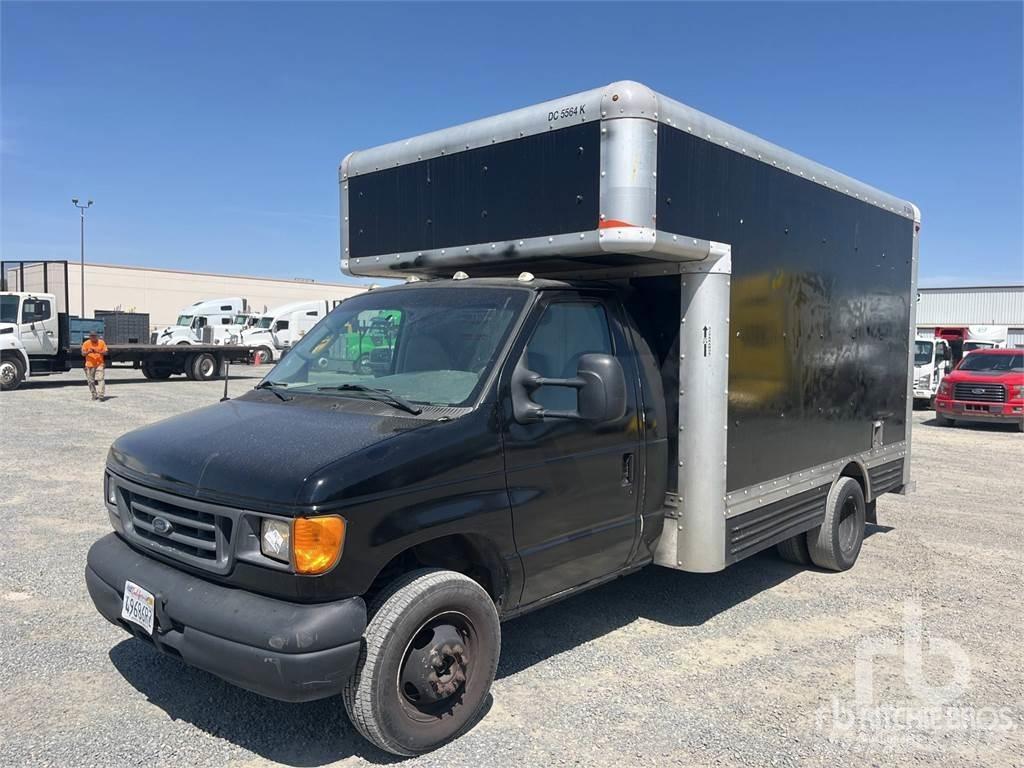 Ford E-450 パネルバン