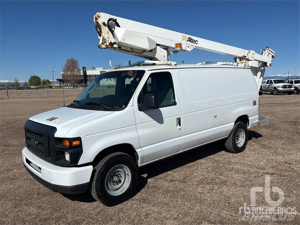 Ford E350 高所作業台付トレーラー