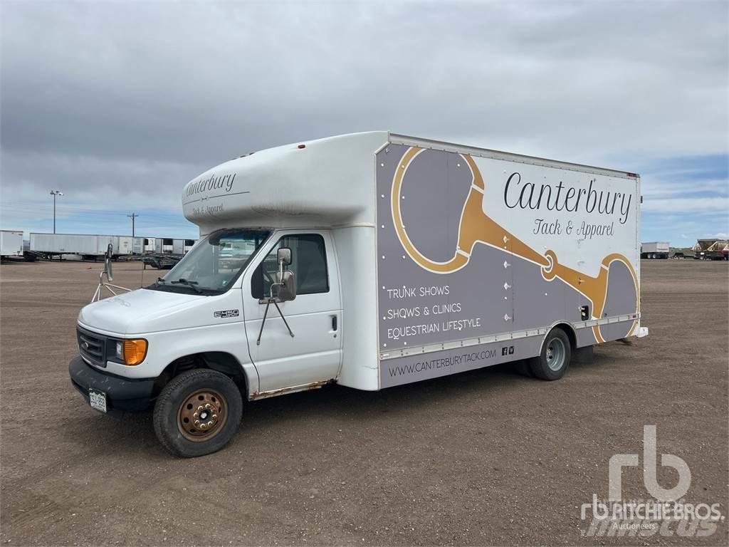 Ford E450 パネルバン
