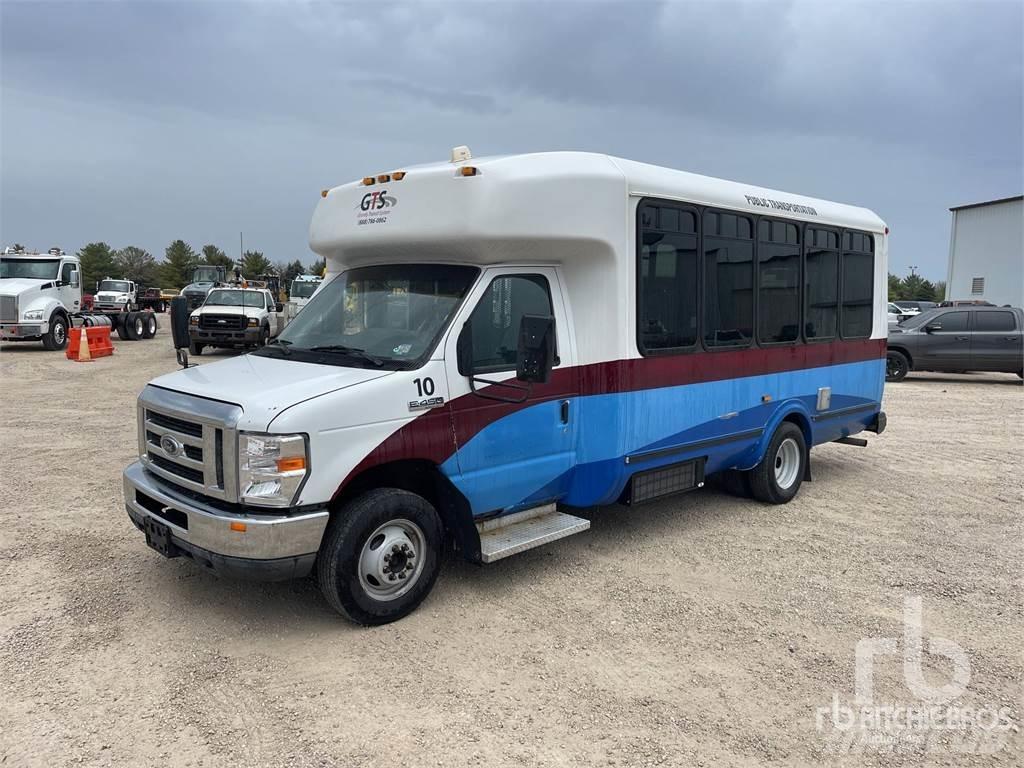 Ford E450 長距離バス