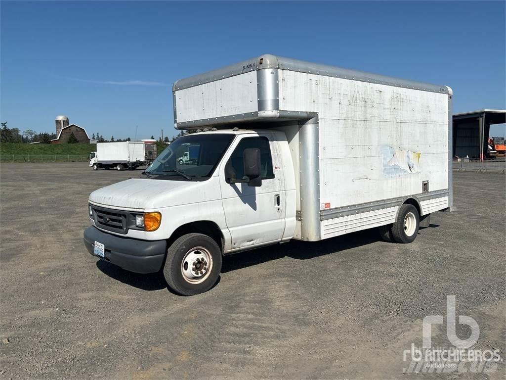 Ford E450 パネルバン