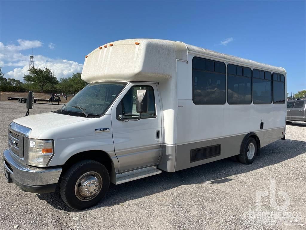 Ford E450 長距離バス