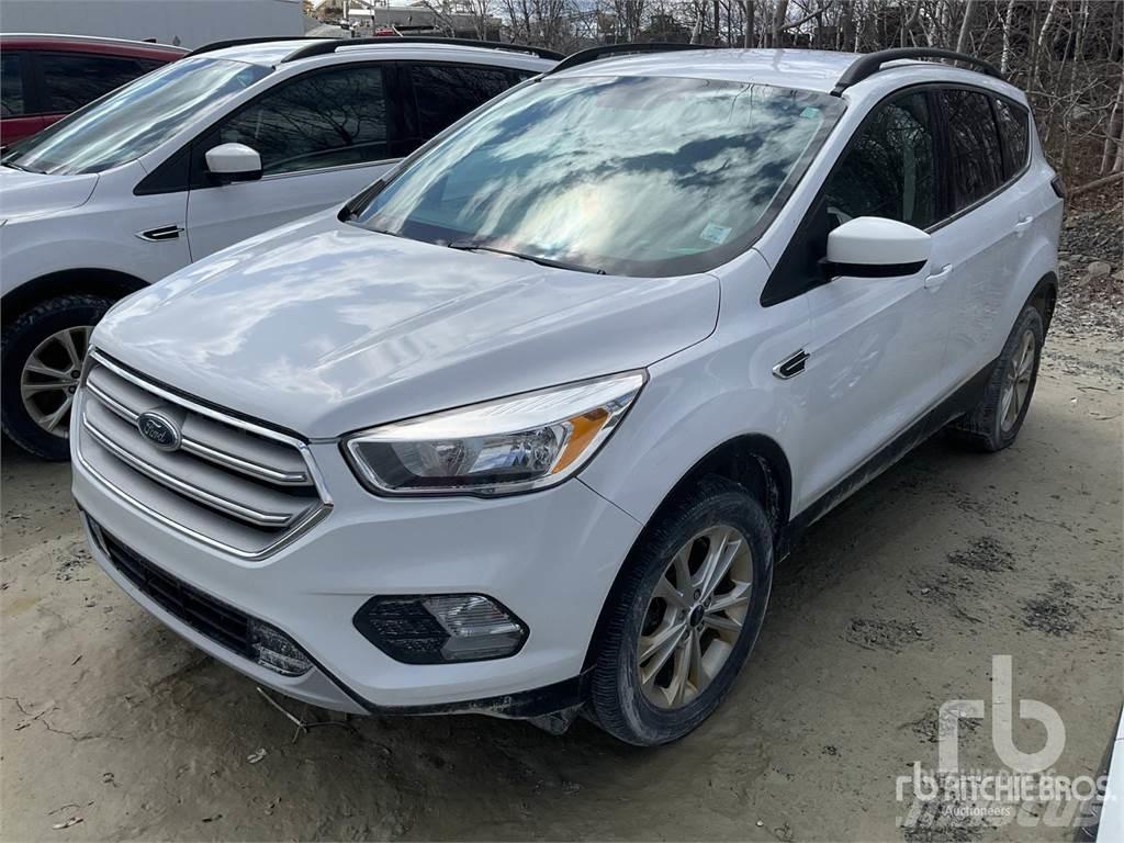 Ford ESCAPE ピックアップ／ドロップサイド