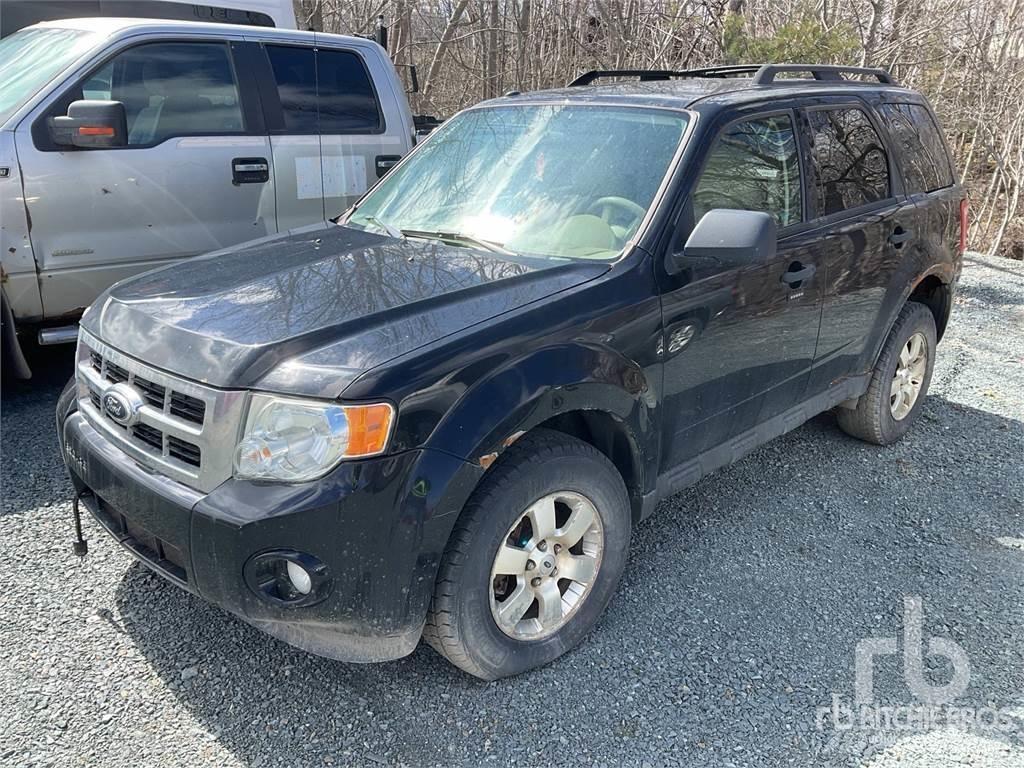 Ford ESCAPE ピックアップ／ドロップサイド
