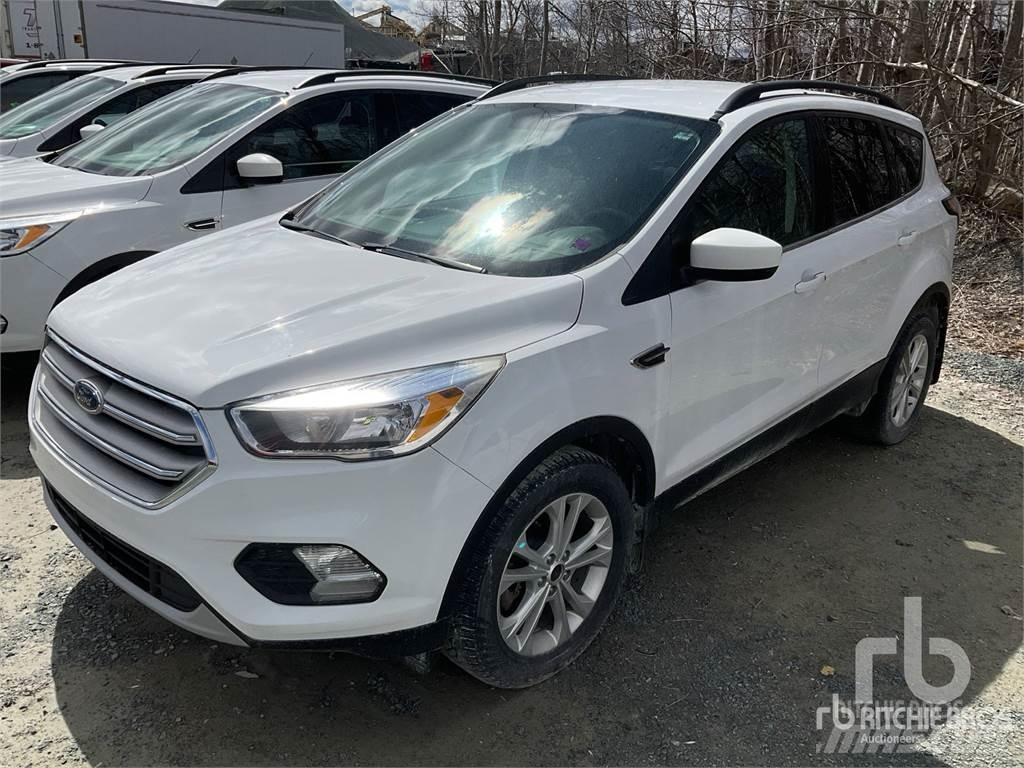 Ford ESCAPE ピックアップ／ドロップサイド