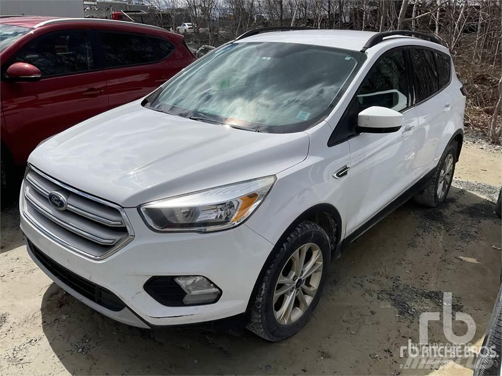 Ford ESCAPE ピックアップ／ドロップサイド
