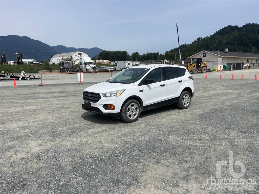 Ford ESCAPE ピックアップ／ドロップサイド