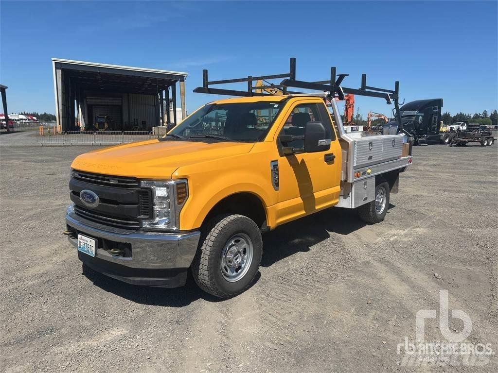 Ford F-250 平ボディー