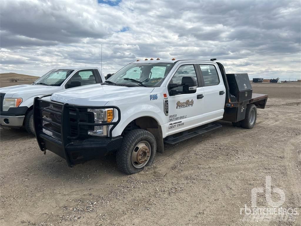 Ford F-350 平ボディー