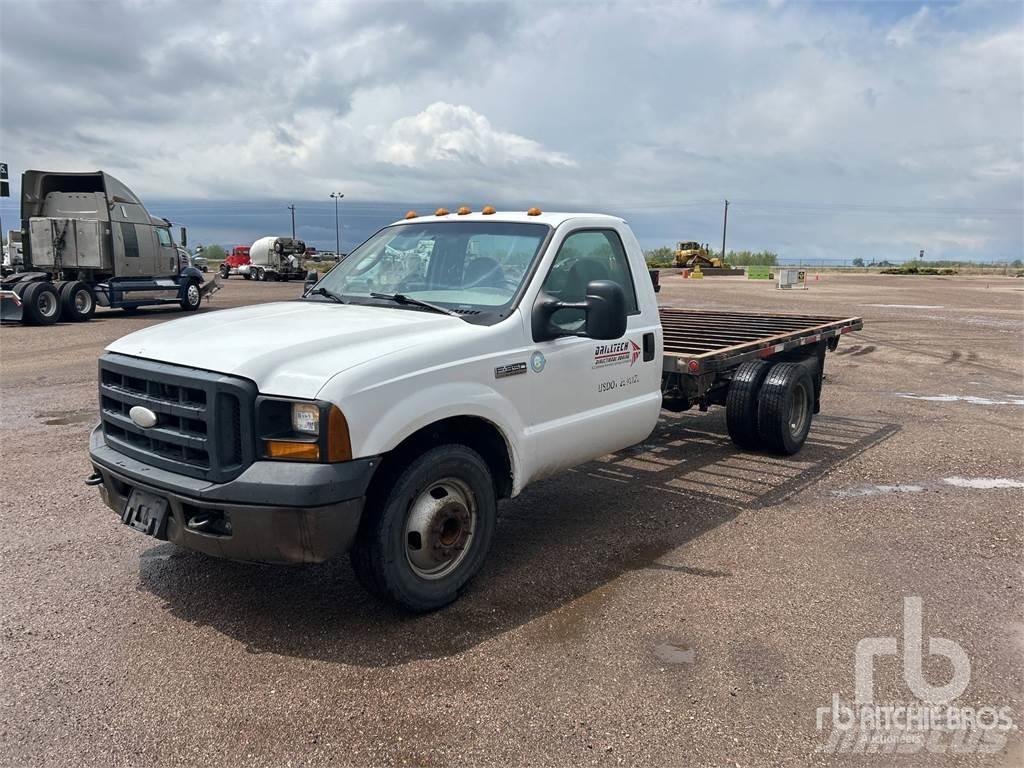 Ford F-350 平ボディー