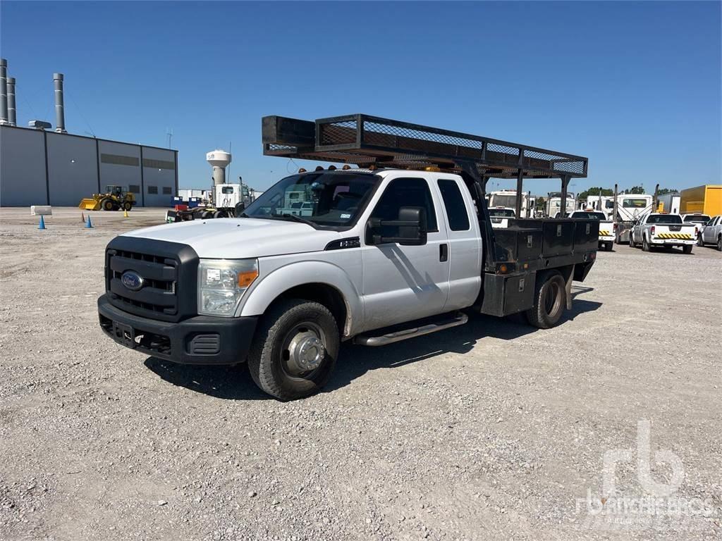 Ford F-350 平ボディー