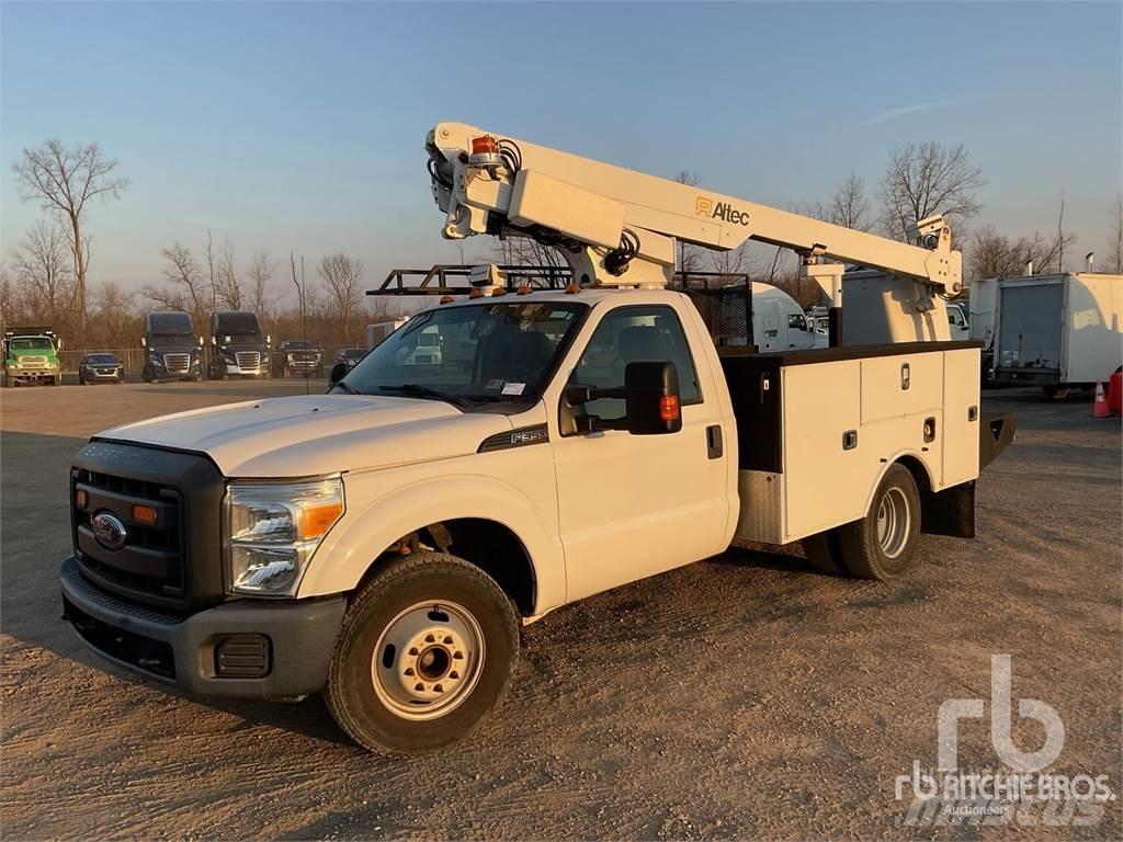 Ford F-350 高所作業台付トレーラー