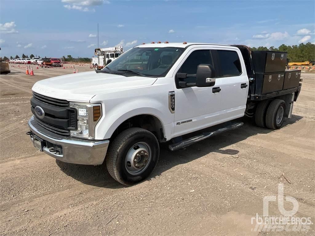 Ford F-350 平ボディー