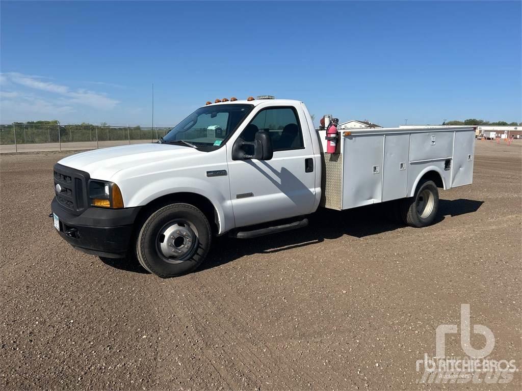 Ford F-350 XL 多目的／汎用車両