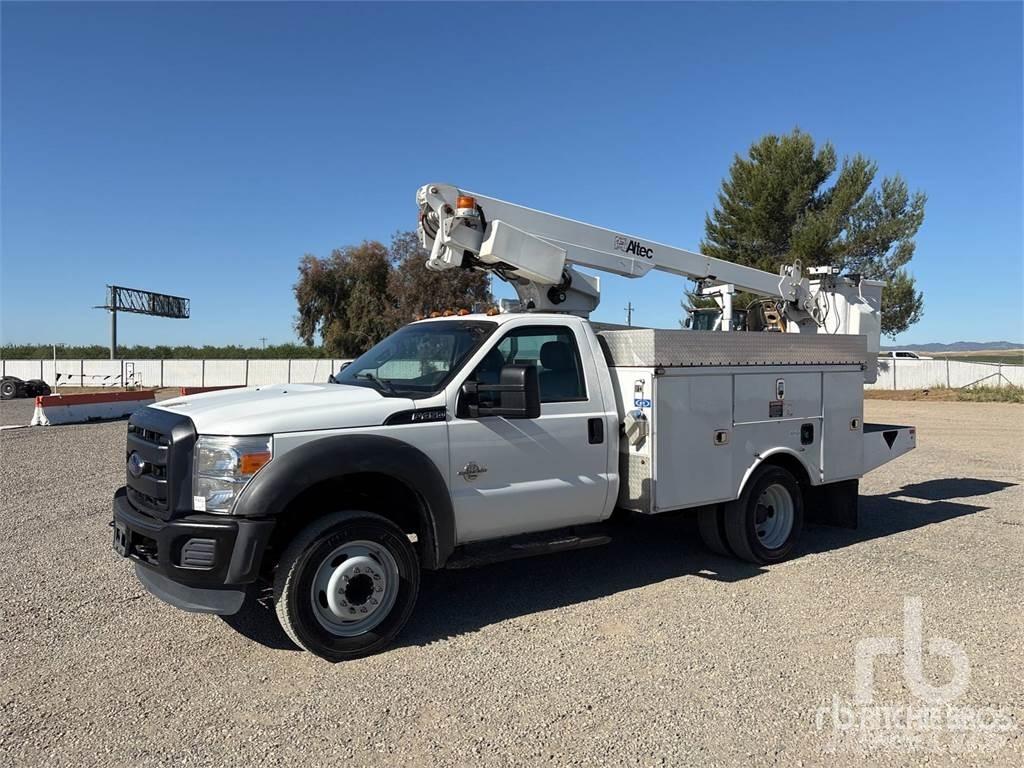 Ford F-450 高所作業台付トレーラー