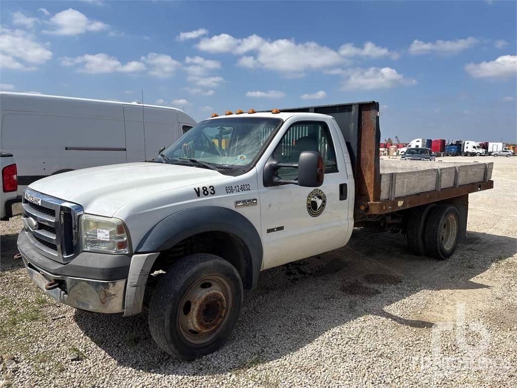 Ford F-550 平ボディー