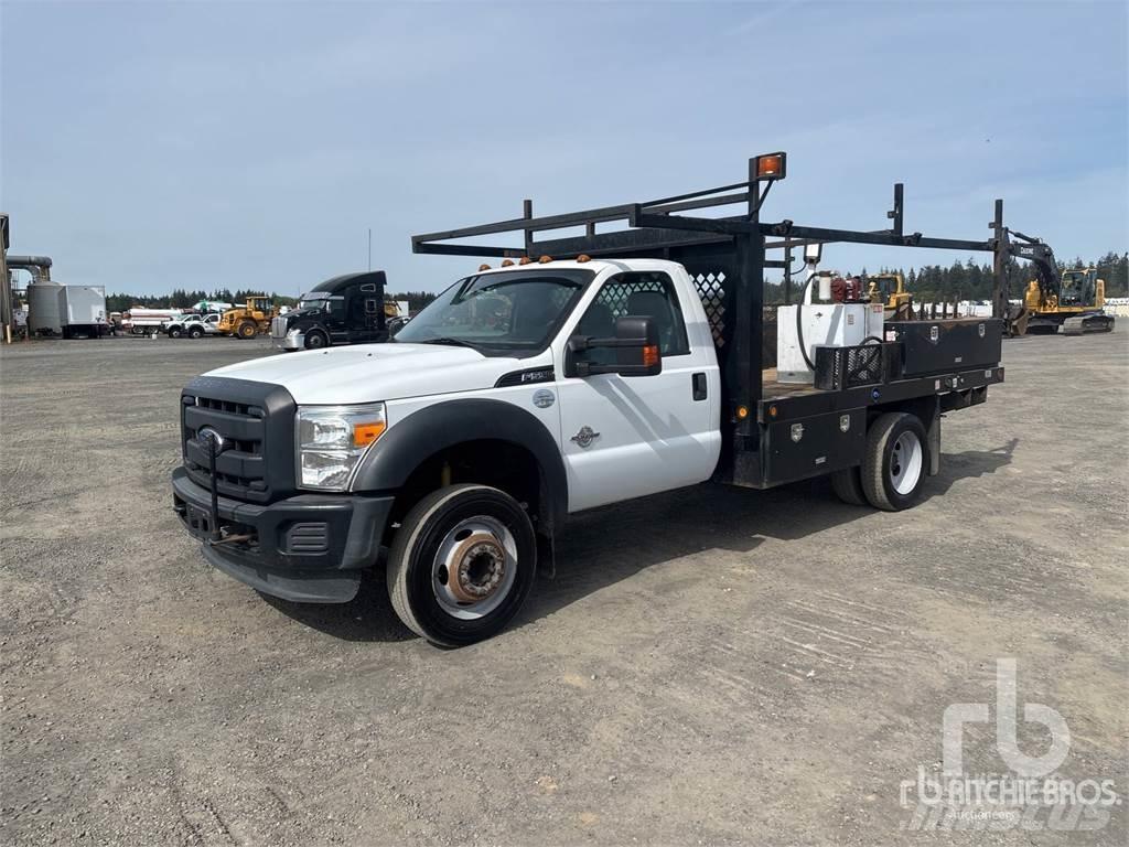 Ford F-550 平ボディー
