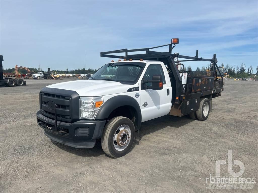 Ford F-550 平ボディー