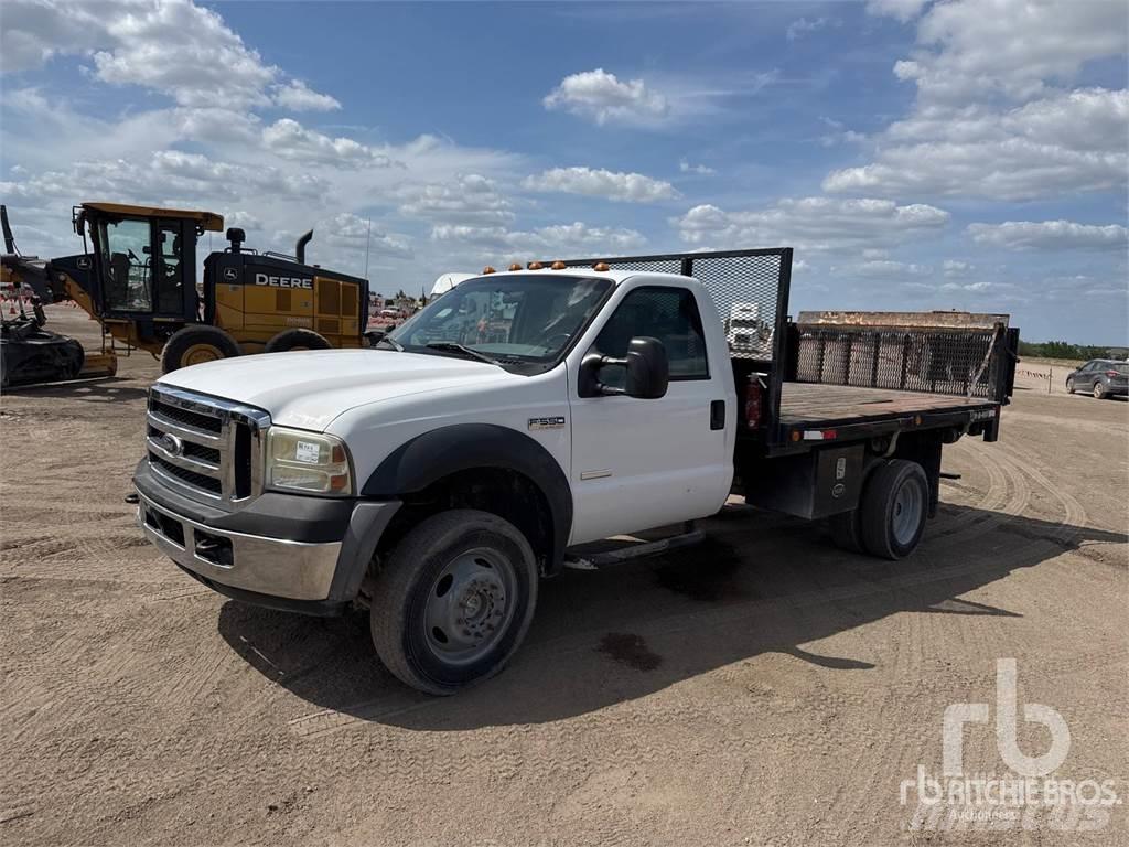 Ford F-550 平ボディー