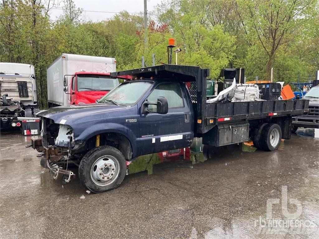 Ford F-550 平ボディー