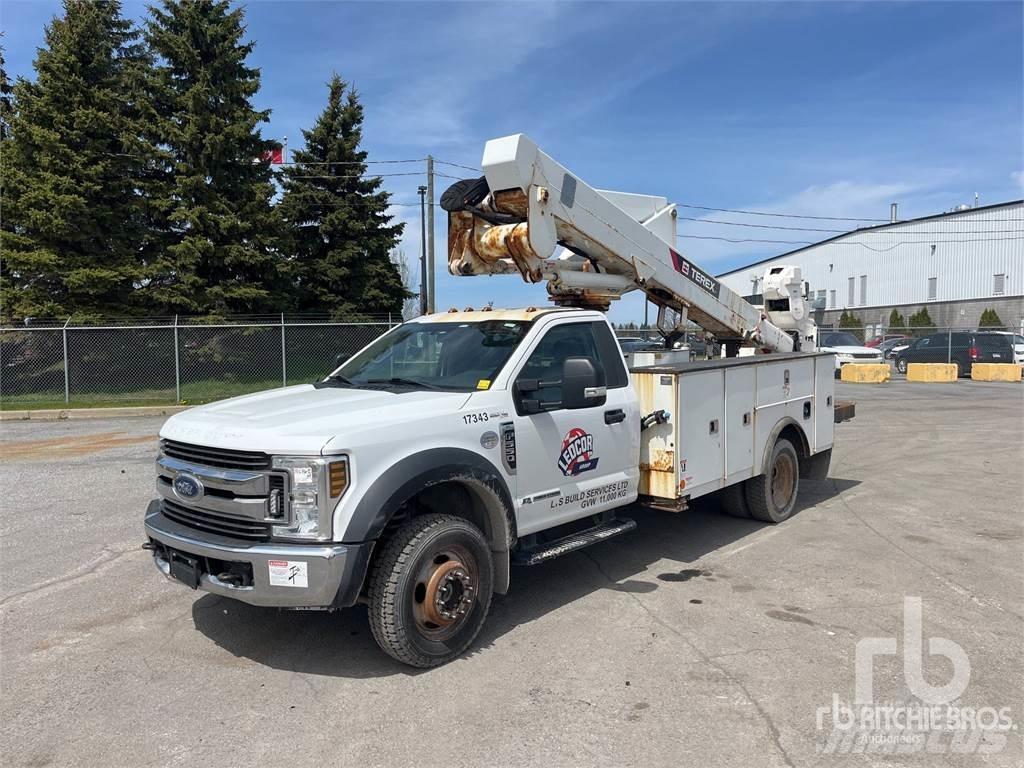 Ford F-550 高所作業台付トレーラー