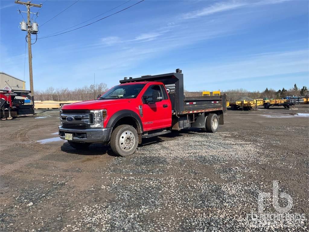 Ford F-550 ダンプ