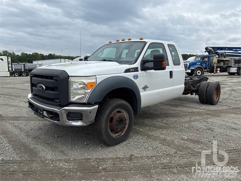 Ford F-550 ユーティリティー機械