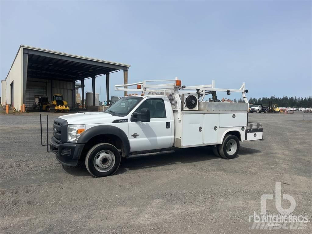 Ford F-550 多目的／汎用車両