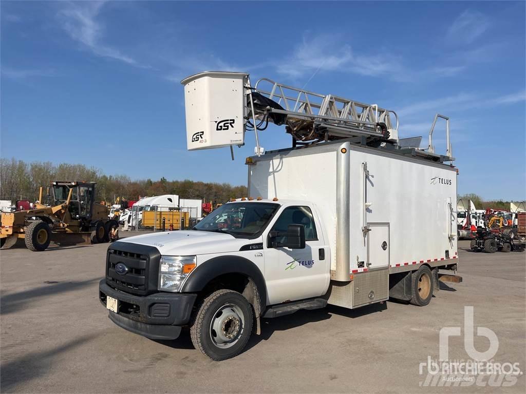 Ford F-550 高所作業台付トレーラー