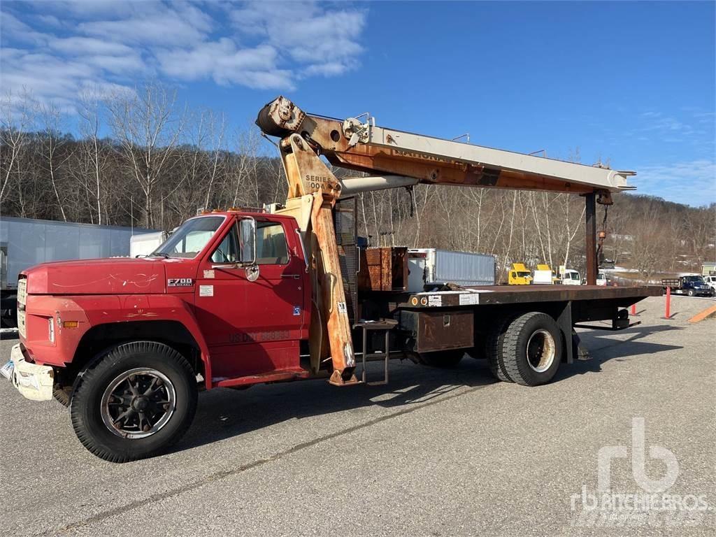 Ford F-700 クレーントラック、ユニック車