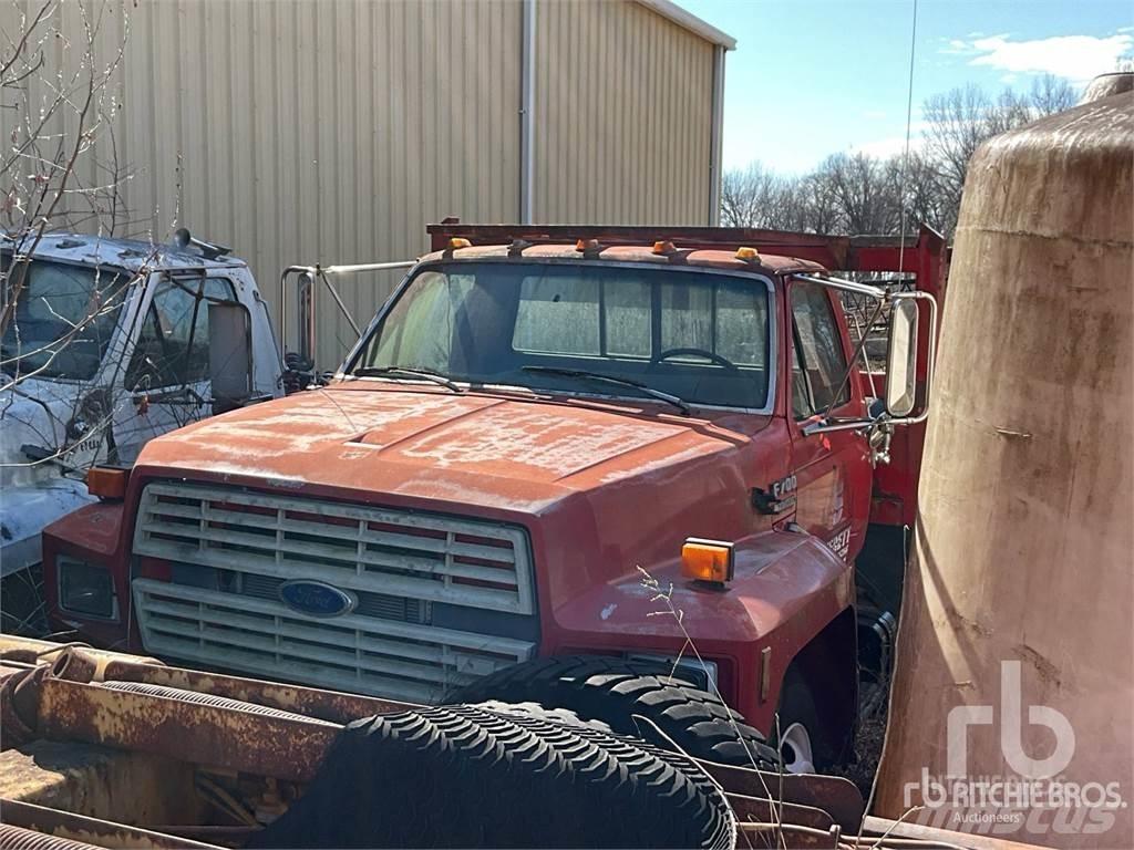 Ford F-700 平ボディー