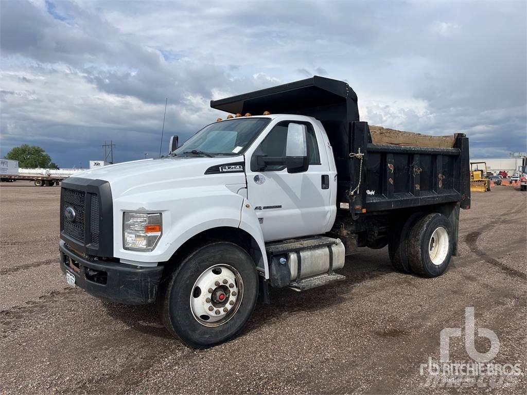Ford F-750 ダンプ