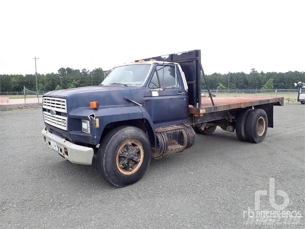 Ford F-800 平ボディー