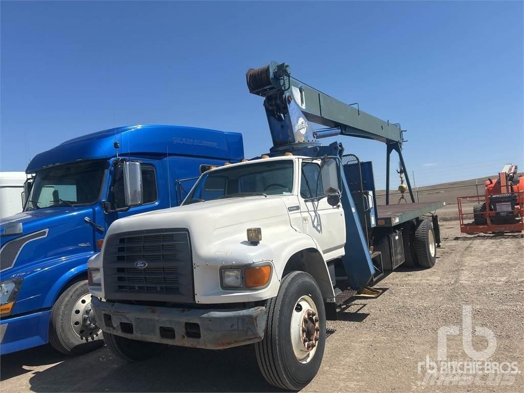 Ford F800 クレーントラック、ユニック車