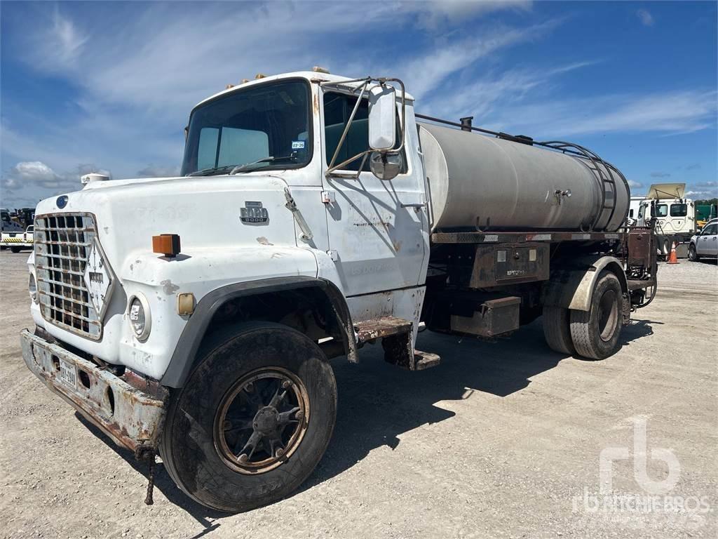 Ford LN8000 アスファルトスプレヤ